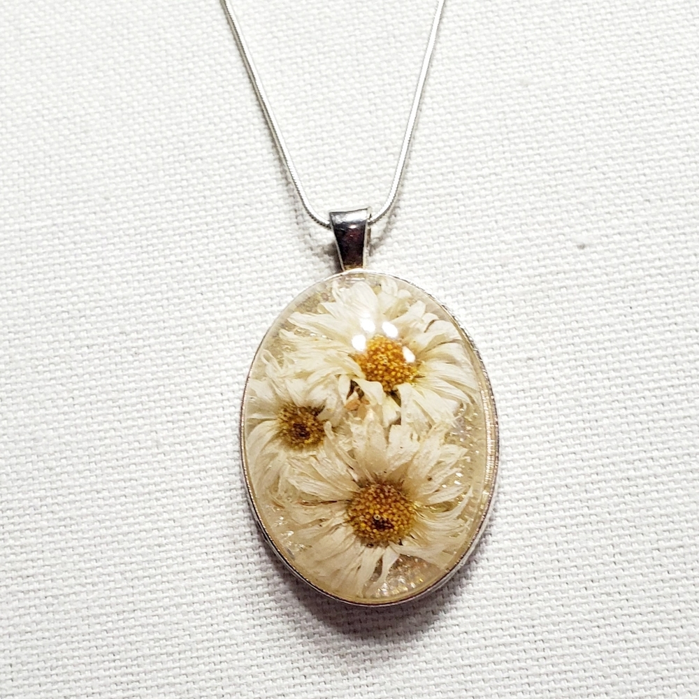 White Wildflower Resin Pendant Necklace Silver Bezel 50x30mm New
